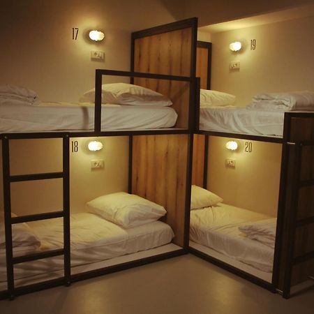 נובה גוריקה Garage Hostel מראה חיצוני תמונה