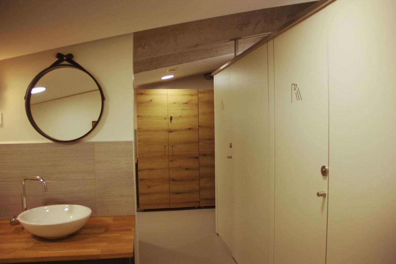 נובה גוריקה Garage Hostel מראה חיצוני תמונה