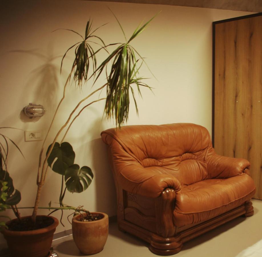 נובה גוריקה Garage Hostel מראה חיצוני תמונה