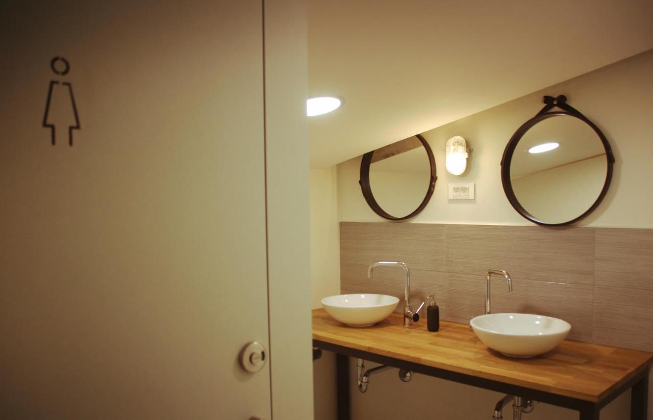נובה גוריקה Garage Hostel מראה חיצוני תמונה