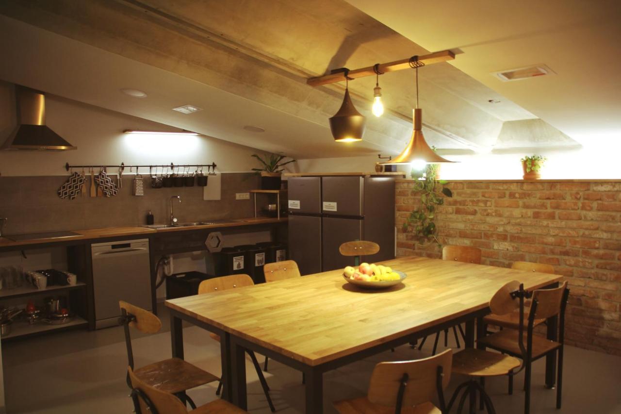 נובה גוריקה Garage Hostel מראה חיצוני תמונה