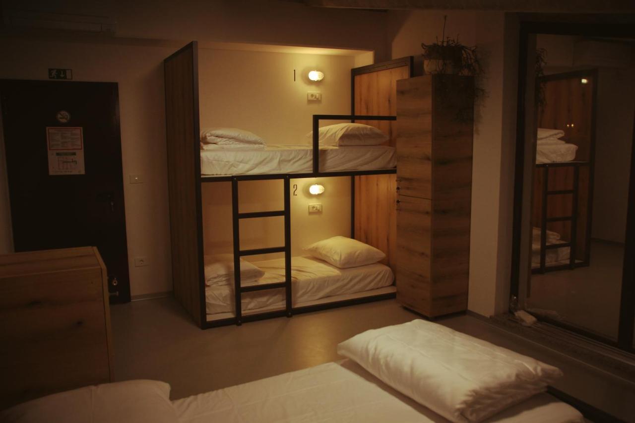 נובה גוריקה Garage Hostel מראה חיצוני תמונה