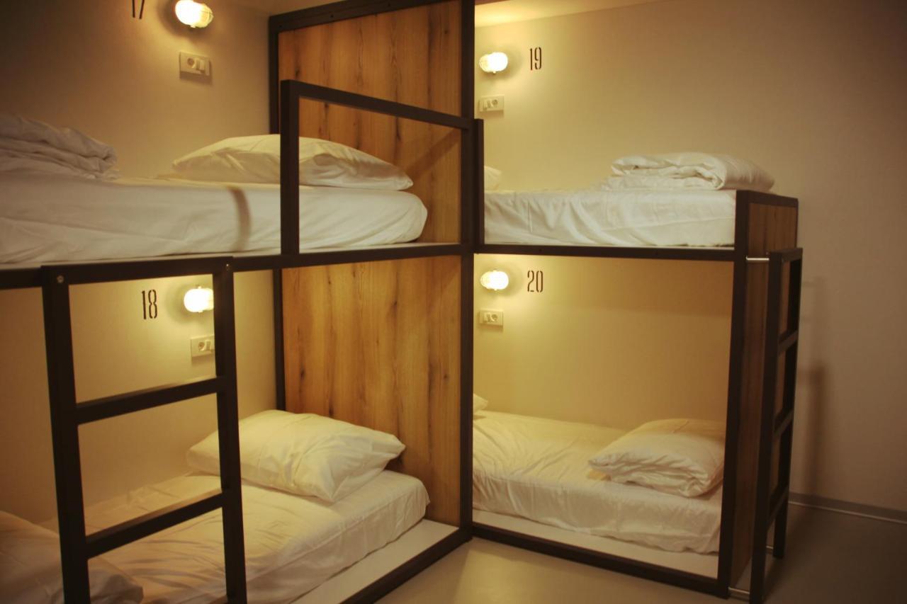 נובה גוריקה Garage Hostel מראה חיצוני תמונה