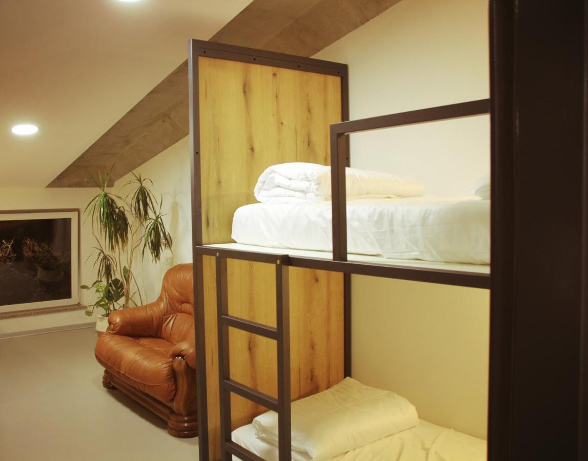 נובה גוריקה Garage Hostel מראה חיצוני תמונה