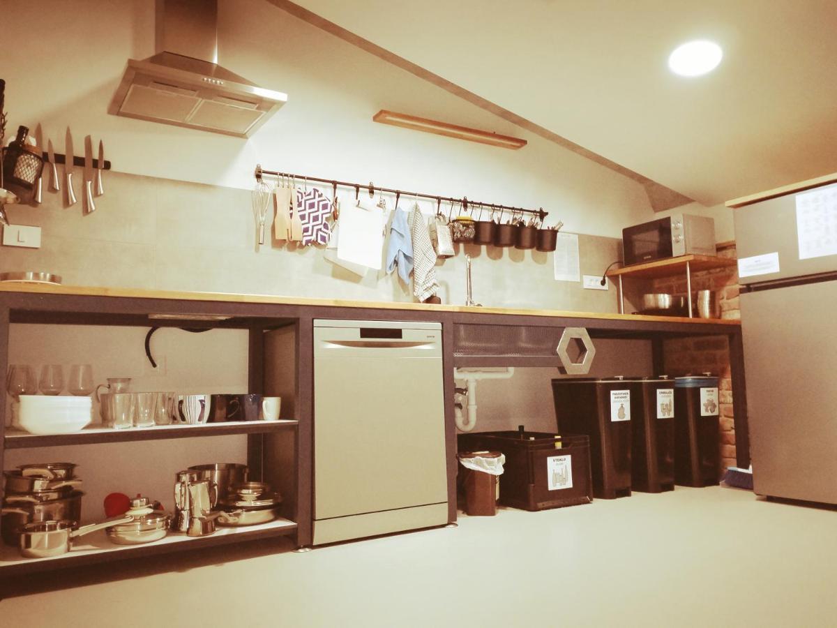 נובה גוריקה Garage Hostel מראה חיצוני תמונה