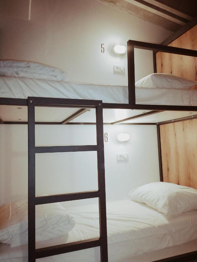 נובה גוריקה Garage Hostel מראה חיצוני תמונה