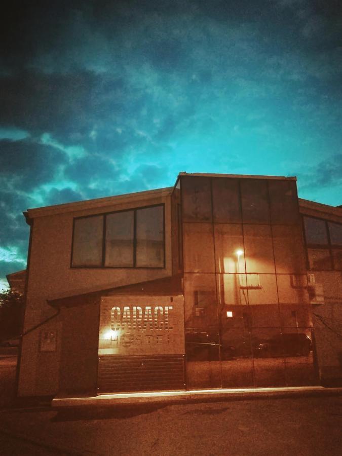 נובה גוריקה Garage Hostel מראה חיצוני תמונה